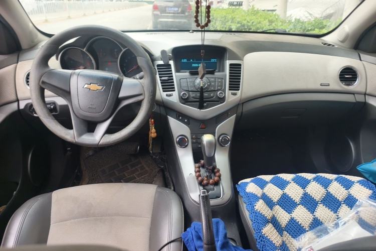Used Chevrolet Cruze 2011 1.8L SE Automatic Center Console