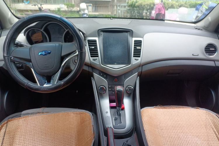 Used Chevrolet Cruze 2011 1.8L SE Automatic Center Console