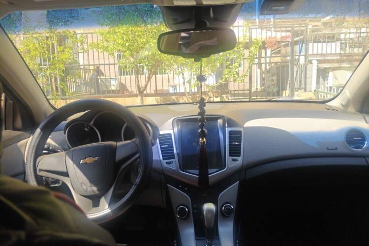 Used Chevrolet Cruze 2011 1.6L SE Automatic Center Console