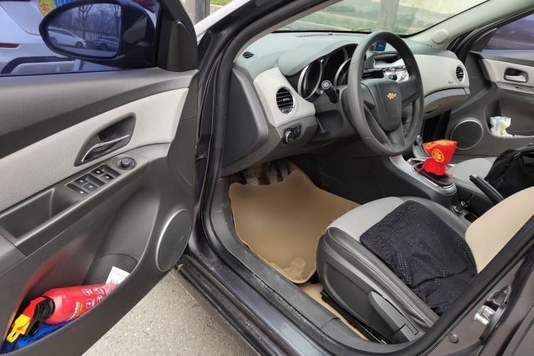 Used Chevrolet Cruze 2011 1.6L SE MT Transformers Edition Driver Seat