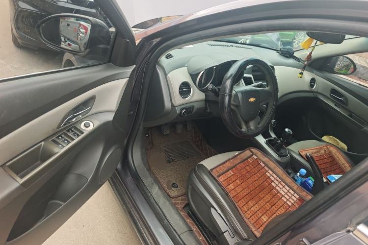 Used Chevrolet Cruze 2011 1.6L SL MT Driver Seat