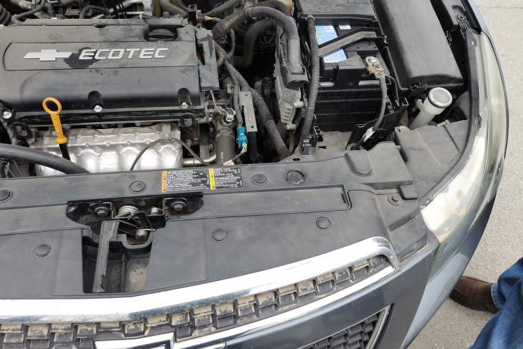 Used Chevrolet Cruze 2011 1.6L SE MT Transformers Edition Engine Bay Left