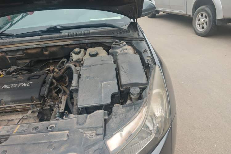 Used Chevrolet Cruze 2011 1.6L SL MT Engine Bay Left