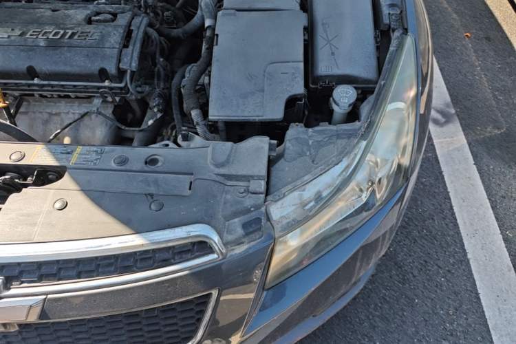 Used Chevrolet Cruze 2011 1.8L SE Automatic Engine Bay Left