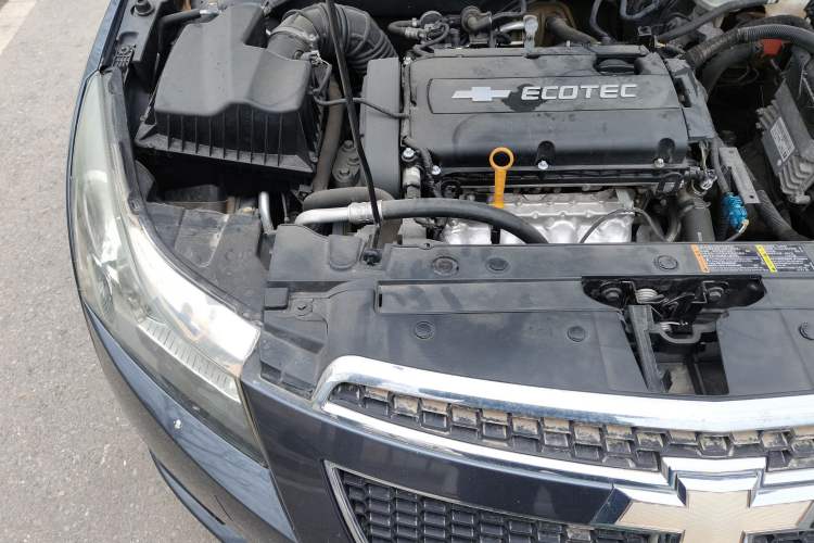Used Chevrolet Cruze 2011 1.6L SE MT Transformers Edition Engine Bay Right