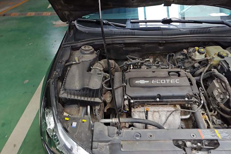 Used Chevrolet Cruze 2011 1.8L SE Automatic Engine Bay Right