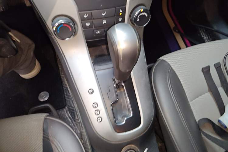 Used Chevrolet Cruze 2011 1.8L SE Automatic Gear Lever