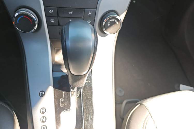 Used Chevrolet Cruze 2011 1.8L SE Automatic Gear Lever