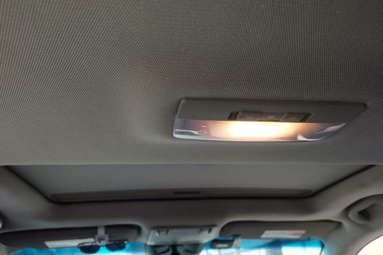 Used Chevrolet Cruze 2011 1.6L SE MT Transformers Edition Headliner