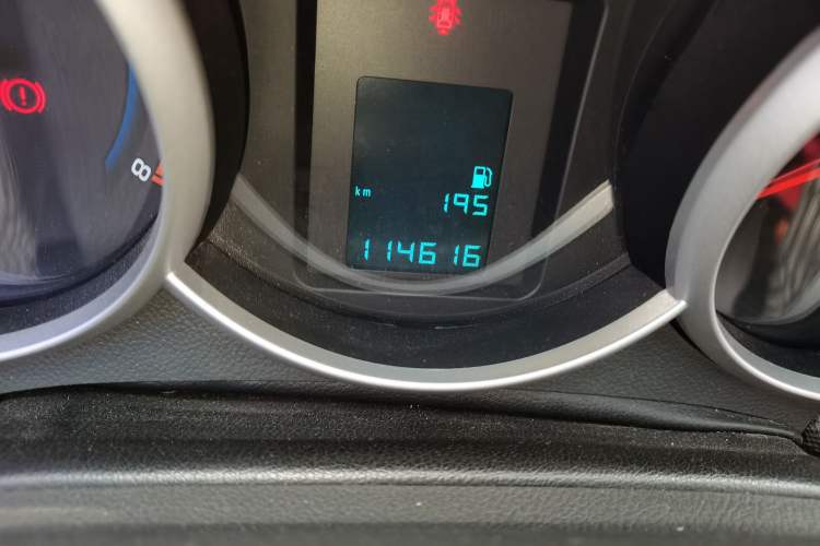 Used Chevrolet Cruze 2011 1.6L SE MT Transformers Edition Odometer Close Up