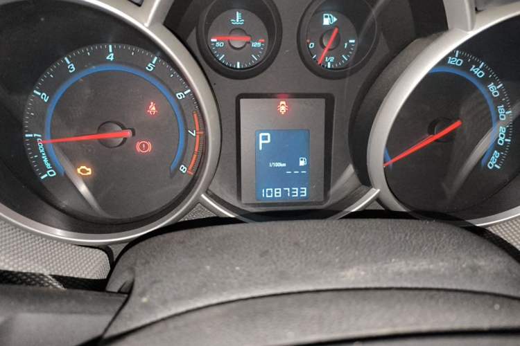 Used Chevrolet Cruze 2011 1.6L SE Automatic Odometer Close Up