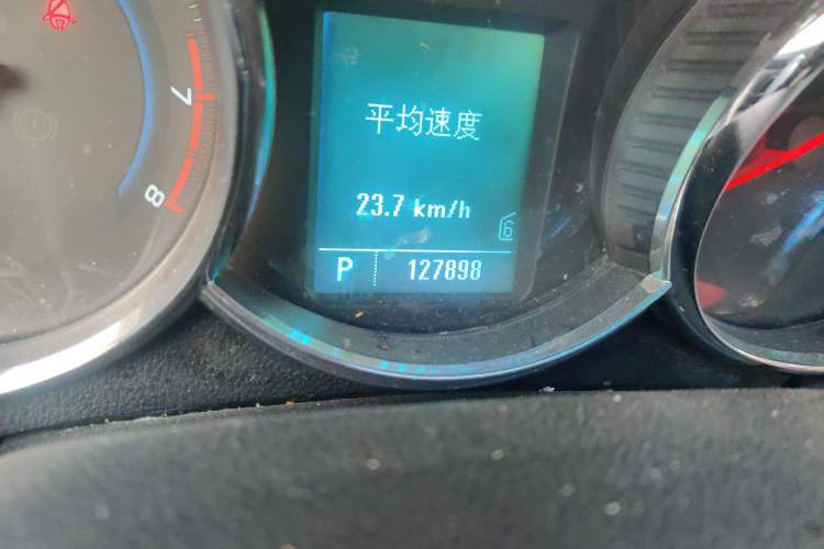 Used Chevrolet Cruze 2011 1.8L SX Automatic Transmission Odometer Close Up