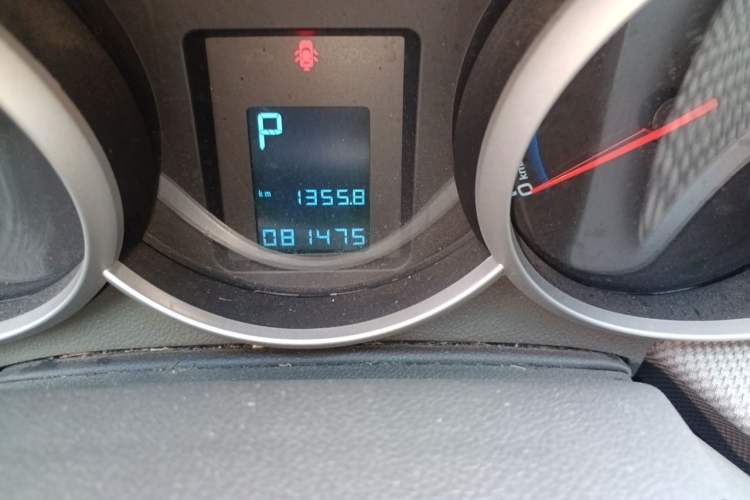 Used Chevrolet Cruze 2011 1.8L SE Automatic Odometer Close Up