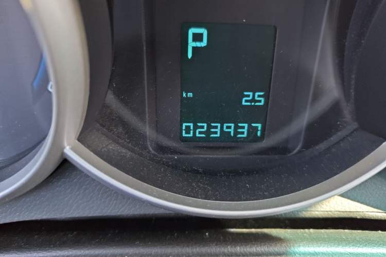 Used Chevrolet Cruze 2011 1.8L SE Automatic Odometer Close Up