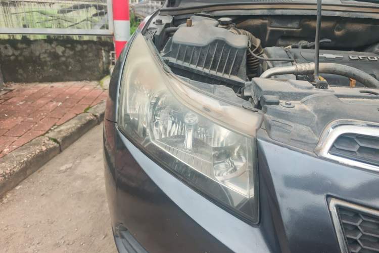 Used Chevrolet Cruze 2011 1.6L SL MT Right Front Headlight