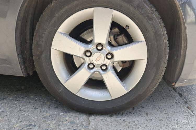 Used Chevrolet Cruze 2011 1.8L SE Automatic Right Front Wheel Hub