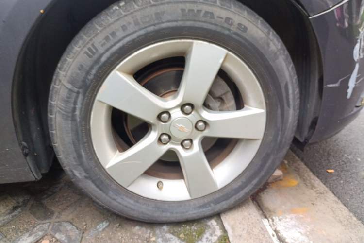 Used Chevrolet Cruze 2011 1.8L SE Automatic Right Front Wheel Hub