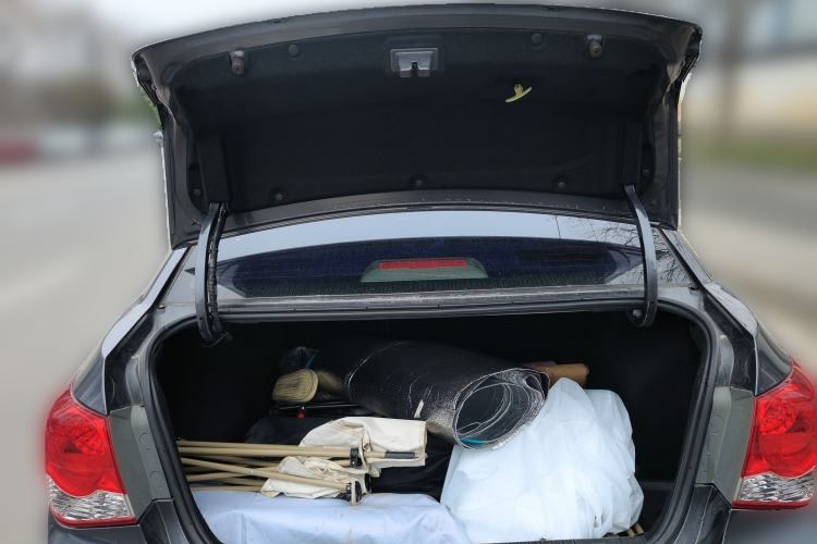 Used Chevrolet Cruze 2011 1.6L SE MT Transformers Edition Trunk