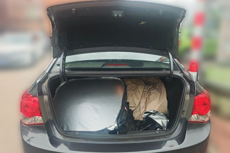 Used Chevrolet Cruze 2011 1.6L SL MT Trunk