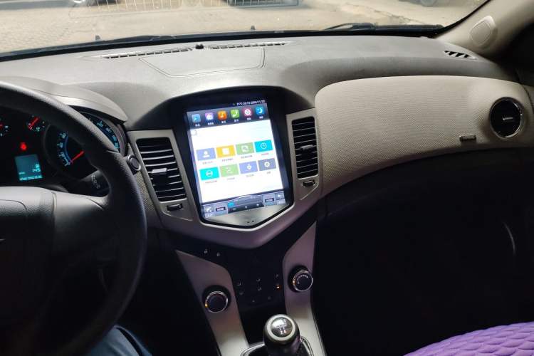 Used Chevrolet Cruze 2011 1.6L SE MT Transformers Edition Audio And AC Panel