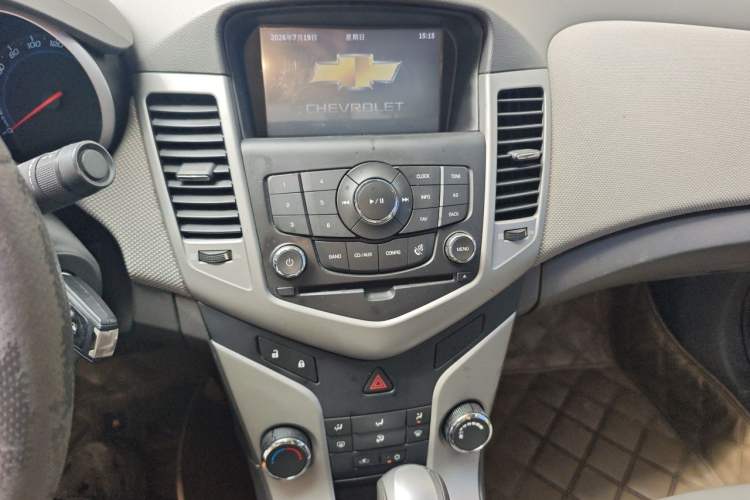 Used Chevrolet Cruze 2011 1.8L SE Automatic Audio And AC Panel