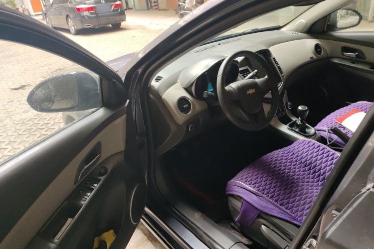 Used Chevrolet Cruze 2011 1.6L SE MT Transformers Edition Driver Seat