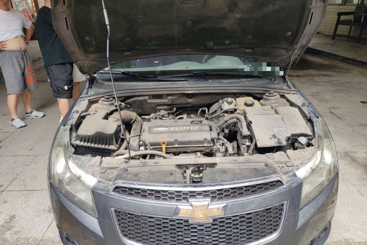 Used Chevrolet Cruze 2011 1.6L SE MT Transformers Edition Engine Bay