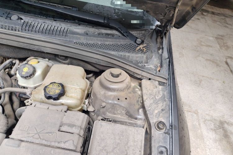 Used Chevrolet Cruze 2011 1.6L SE MT Transformers Edition Engine Bay Left