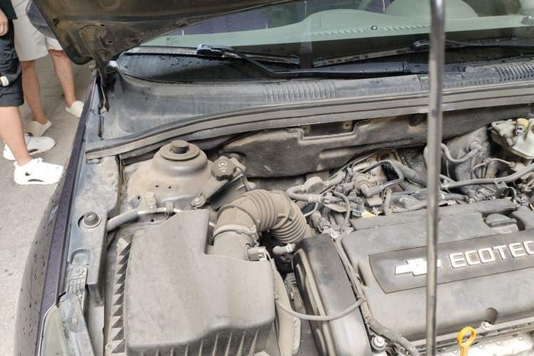 Used Chevrolet Cruze 2011 1.6L SE MT Transformers Edition Engine Bay Right