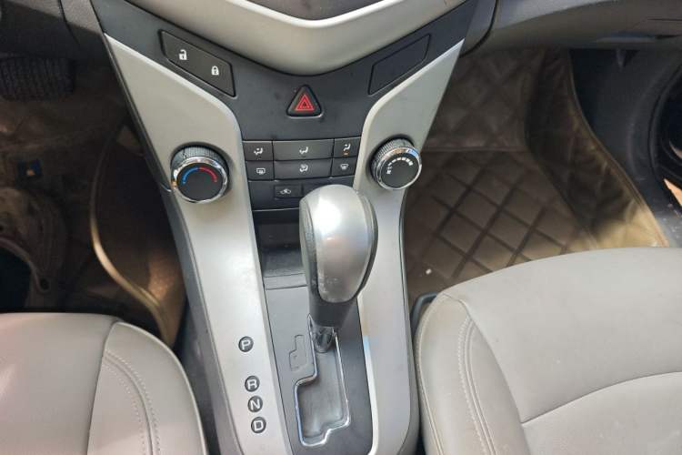 Used Chevrolet Cruze 2011 1.8L SE Automatic Gear Lever