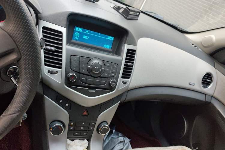 Used Chevrolet Cruze 2011 1.6T SE MT Audio And AC Panel