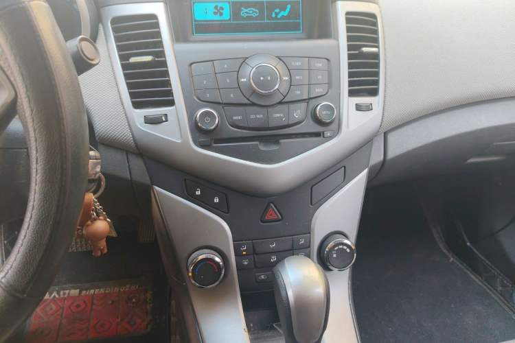 Used Chevrolet Cruze 2011 1.8L SE Automatic Audio And AC Panel