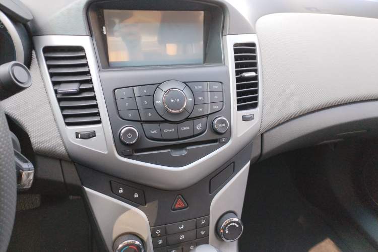 Used Chevrolet Cruze 2011 1.8L SE Automatic Audio And AC Panel