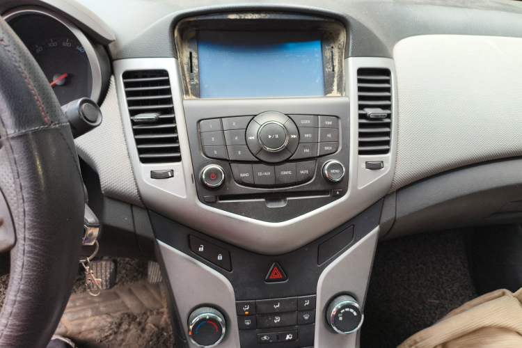 Used Chevrolet Cruze 2011 1.6L SE MT Transformers Edition Audio And AC Panel