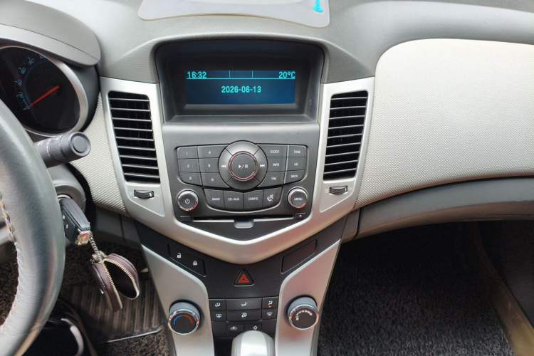 Used Chevrolet Cruze 2011 1.8L SE Automatic Audio And AC Panel
