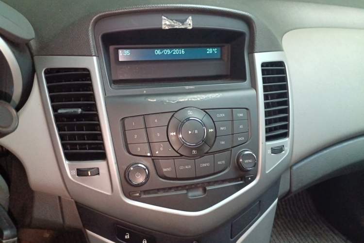 Used Chevrolet Cruze 2011 1.6L SL Grand Touring Edition Automatic Audio And AC Panel