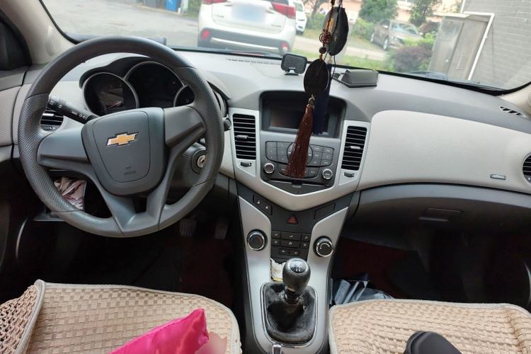 Used Chevrolet Cruze 2011 1.6T SE MT Center Console
