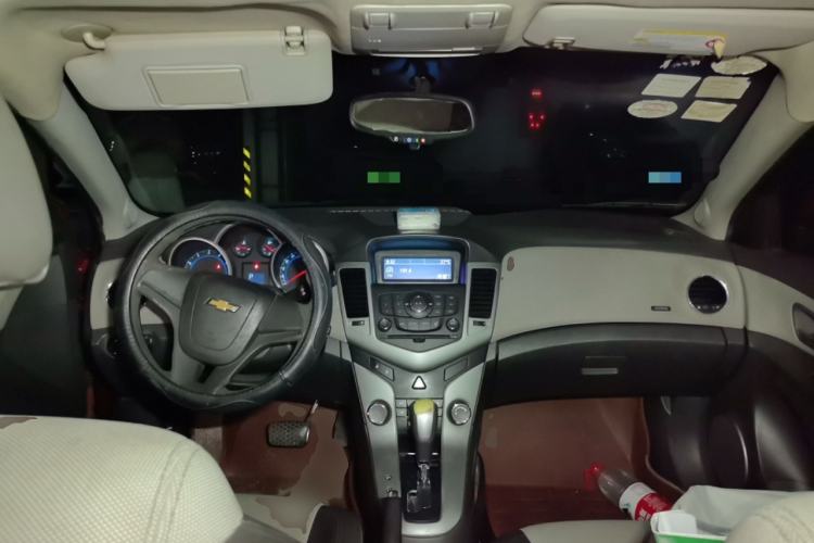 Used Chevrolet Cruze 2011 1.8L SE Automatic Center Console