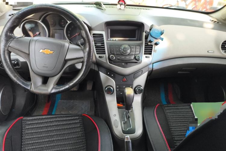 Used Chevrolet Cruze 2011 1.6L SE Automatic Center Console