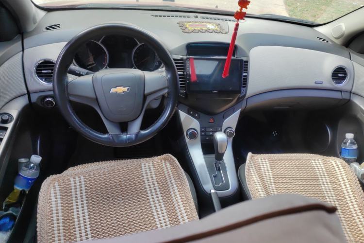Used Chevrolet Cruze 2011 1.8L SE Automatic Center Console