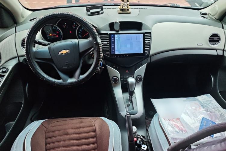 Used Chevrolet Cruze 2011 1.6L SE Automatic Center Console