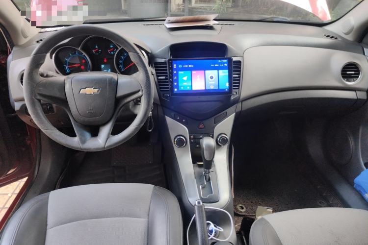 Used Chevrolet Cruze 2011 1.6L SL Grand Touring Edition Automatic Center Console