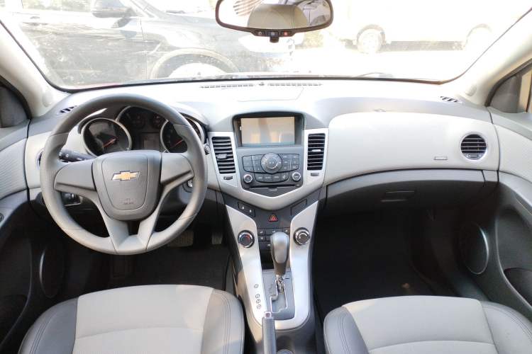 Used Chevrolet Cruze 2011 1.8L SE Automatic Center Console