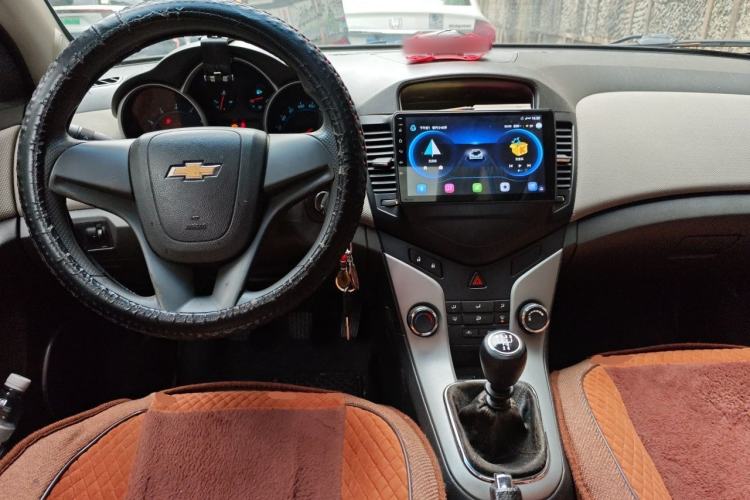 Used Chevrolet Cruze 2011 1.6L SE MT Transformers Edition Center Console