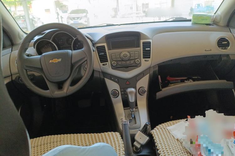 Used Chevrolet Cruze 2011 1.8L SE Automatic Center Console