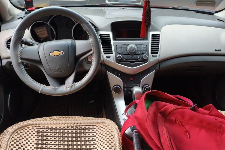 Used Chevrolet Cruze 2011 1.8L SE Automatic Center Console