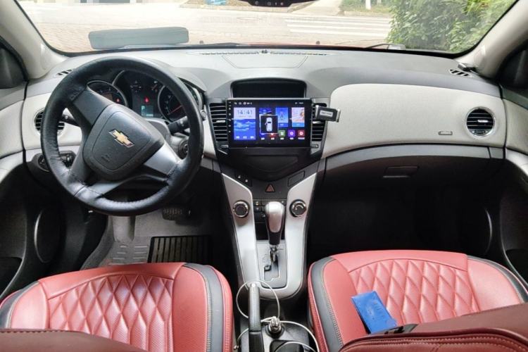 Used Chevrolet Cruze 2011 1.6L SE Automatic Edition – Transformers Version Center Console