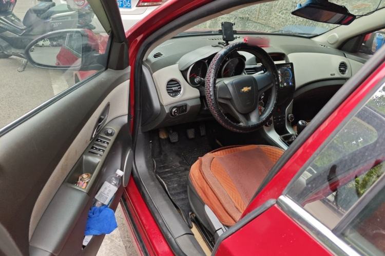 Used Chevrolet Cruze 2011 1.6L SE MT Transformers Edition Driver Seat