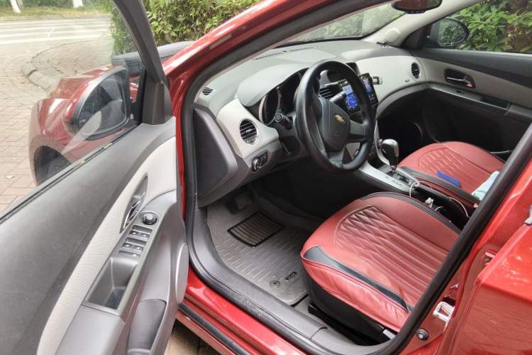 Used Chevrolet Cruze 2011 1.6L SE Automatic Edition – Transformers Version Driver Seat