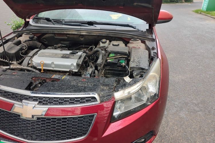 Used Chevrolet Cruze 2011 1.6T SE MT Engine Bay Left
